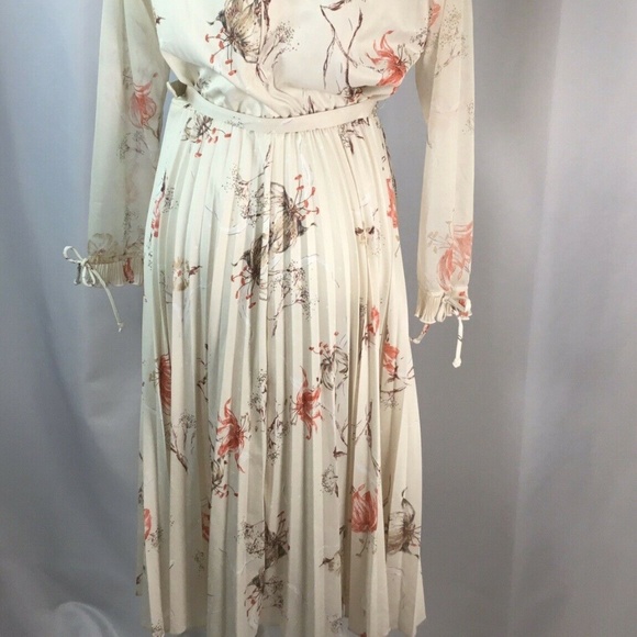 Vintage 70's Dress~Polyester~Pleated Skirt~Belt~ - Picture 7 of 7